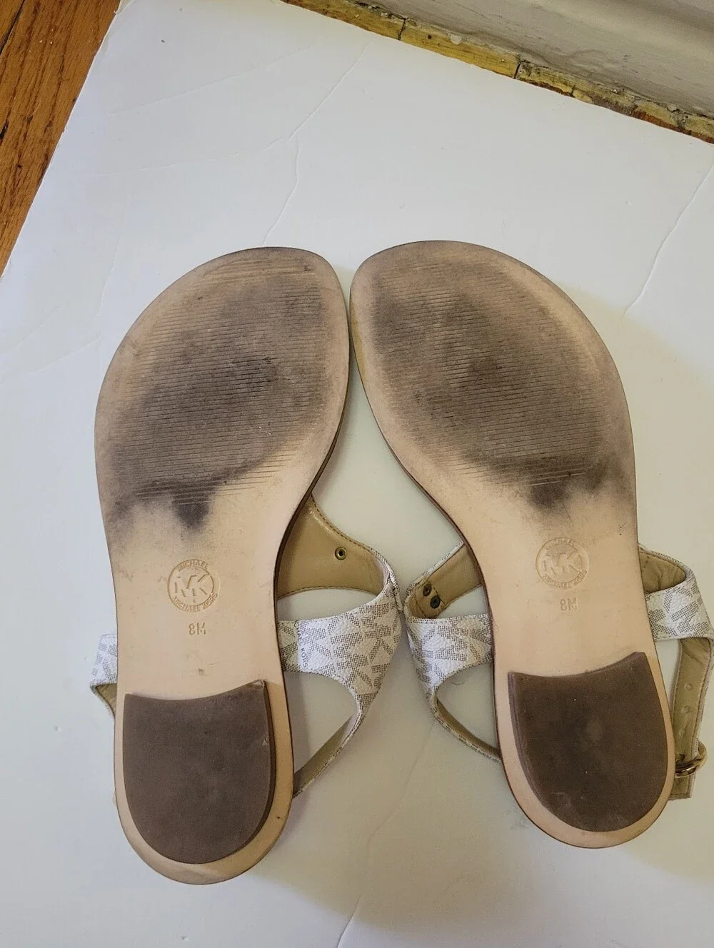 Michael Kors Plate Logo Thong Flat Sandal Vanilla Size 8 Preppy‎ Minimalist